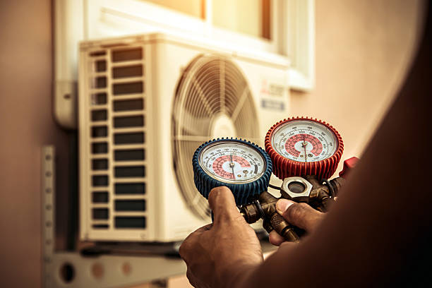 Professional Hvac technician working in Thompson Ridge, NY